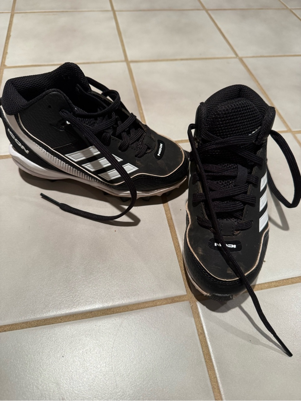 Adidas icon boys size 11k baseball softball cleats